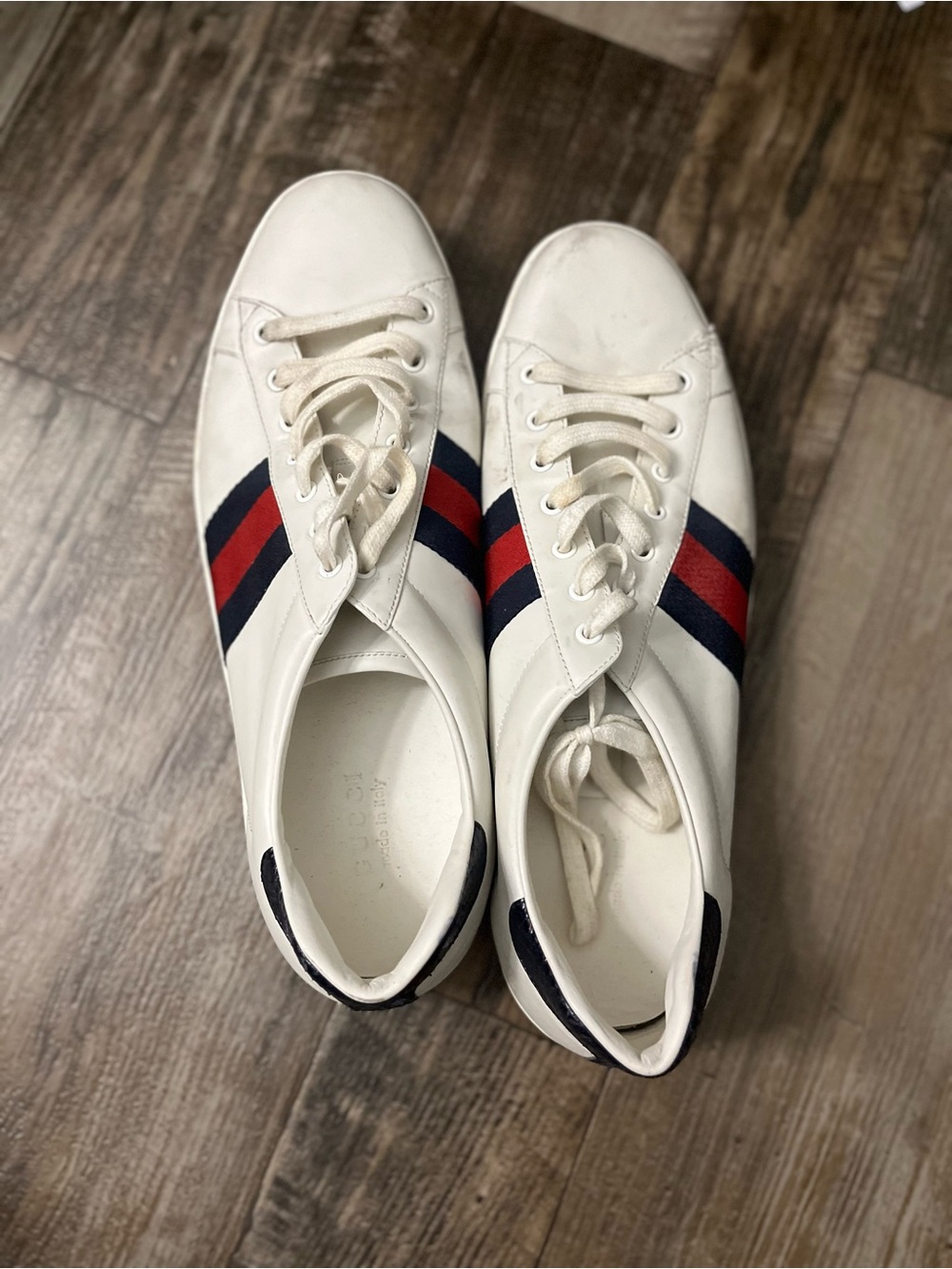 White Men's Gucci shoes with Red & Navy Stripes